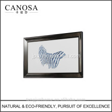 金属製のフレームとカノーザ ブルー シェル ゼブラ壁の画像